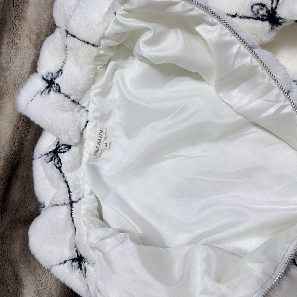 Free Haven Kids Ivory Faux Fur Bow Diamond Quilted Zip Jacket - Picture 3 of 5